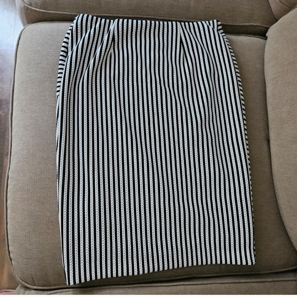 Melanie Lyne skirt size 4 black white vertical striped pencil zipper detail - Picture 6 of 11